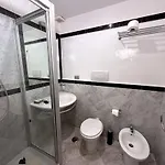 לינה וארוחת בוקר Maison Naiadi רומא